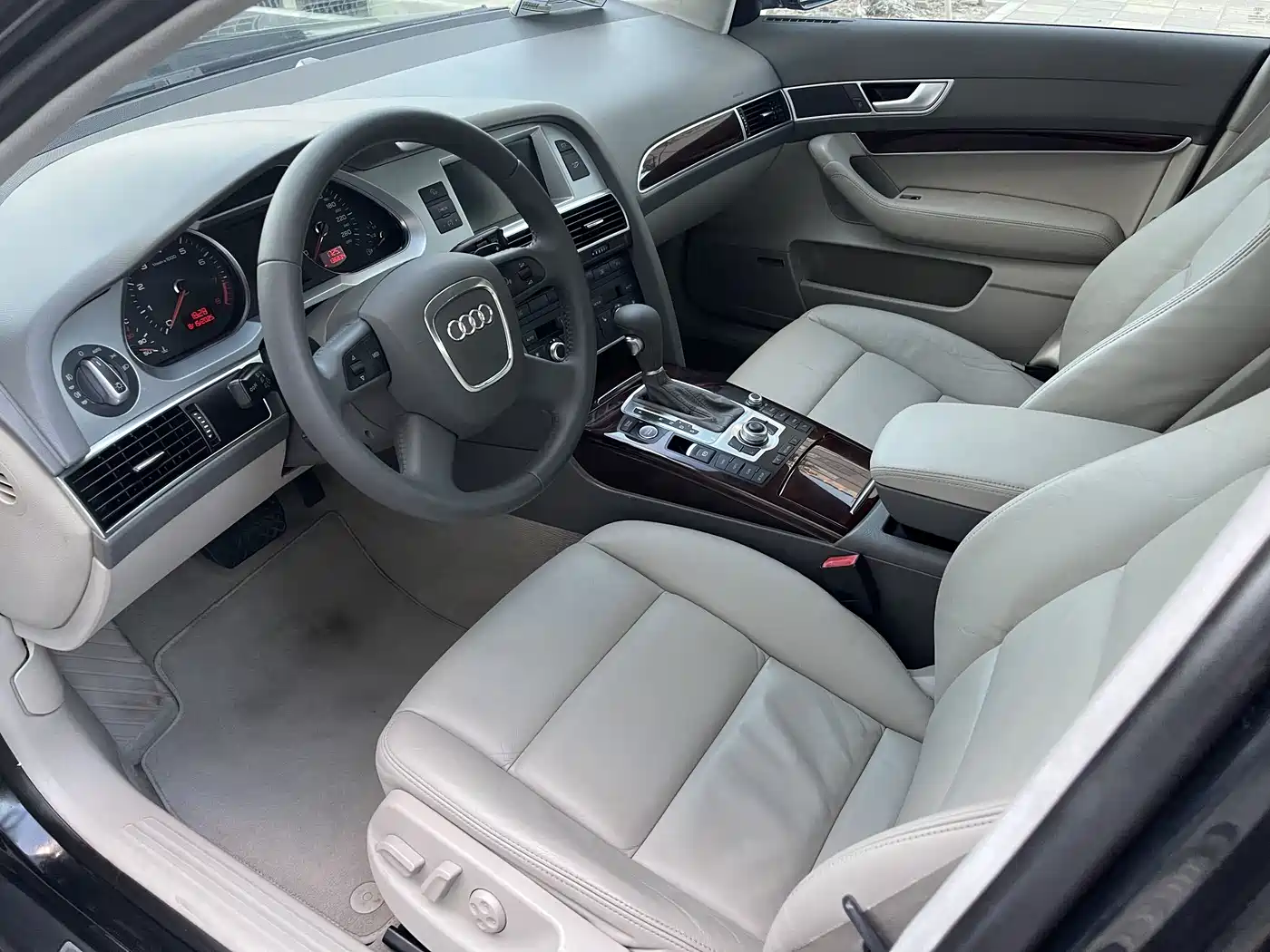 Audi A6L 2010 2.8 FSI Luxury фото 6