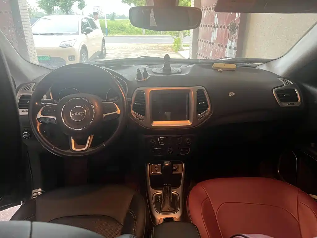 Фото 5 - Jeep Compass