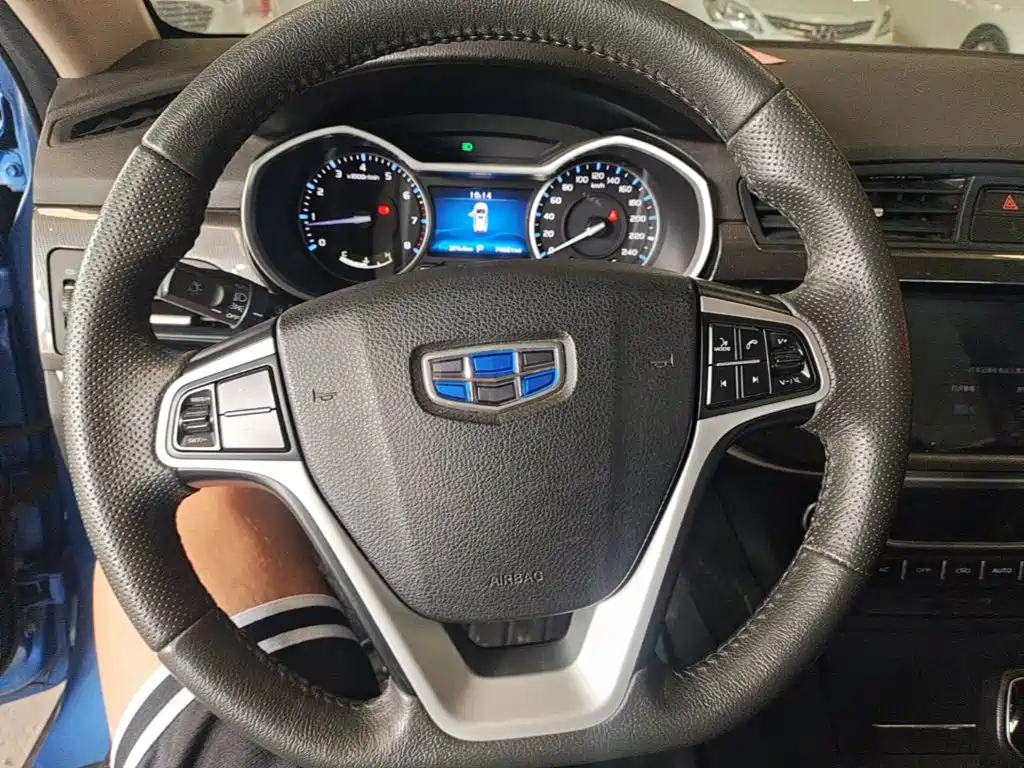 Фото 11 - Geely Emgrand
