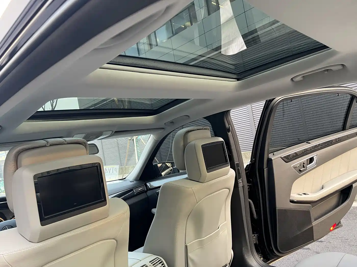Mercedes-Benz E-Class 2010 E 300 L Fashion фото 14