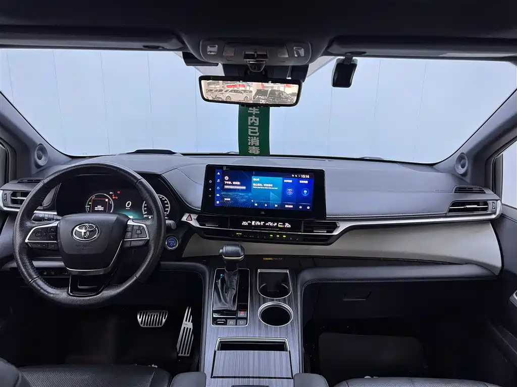 Toyota Granvia 2022 Model Year 2.5L Hybrid Flagship Edition фото 14