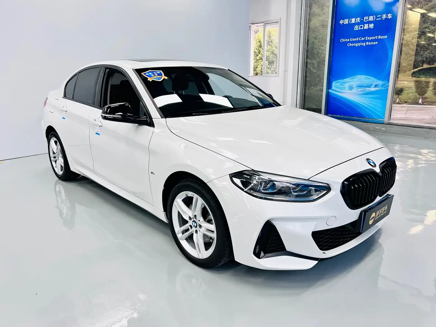BMW 1 Series 2023 120i M Sport Shadow Edition фото 3