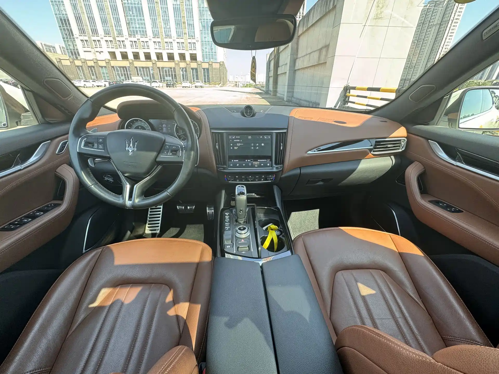 Photo 8 - Maserati Levante