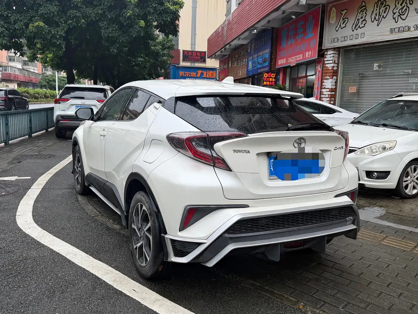 Фото 6 - Toyota C-HR