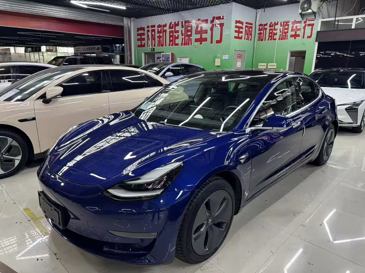 TESLA MODEL 3