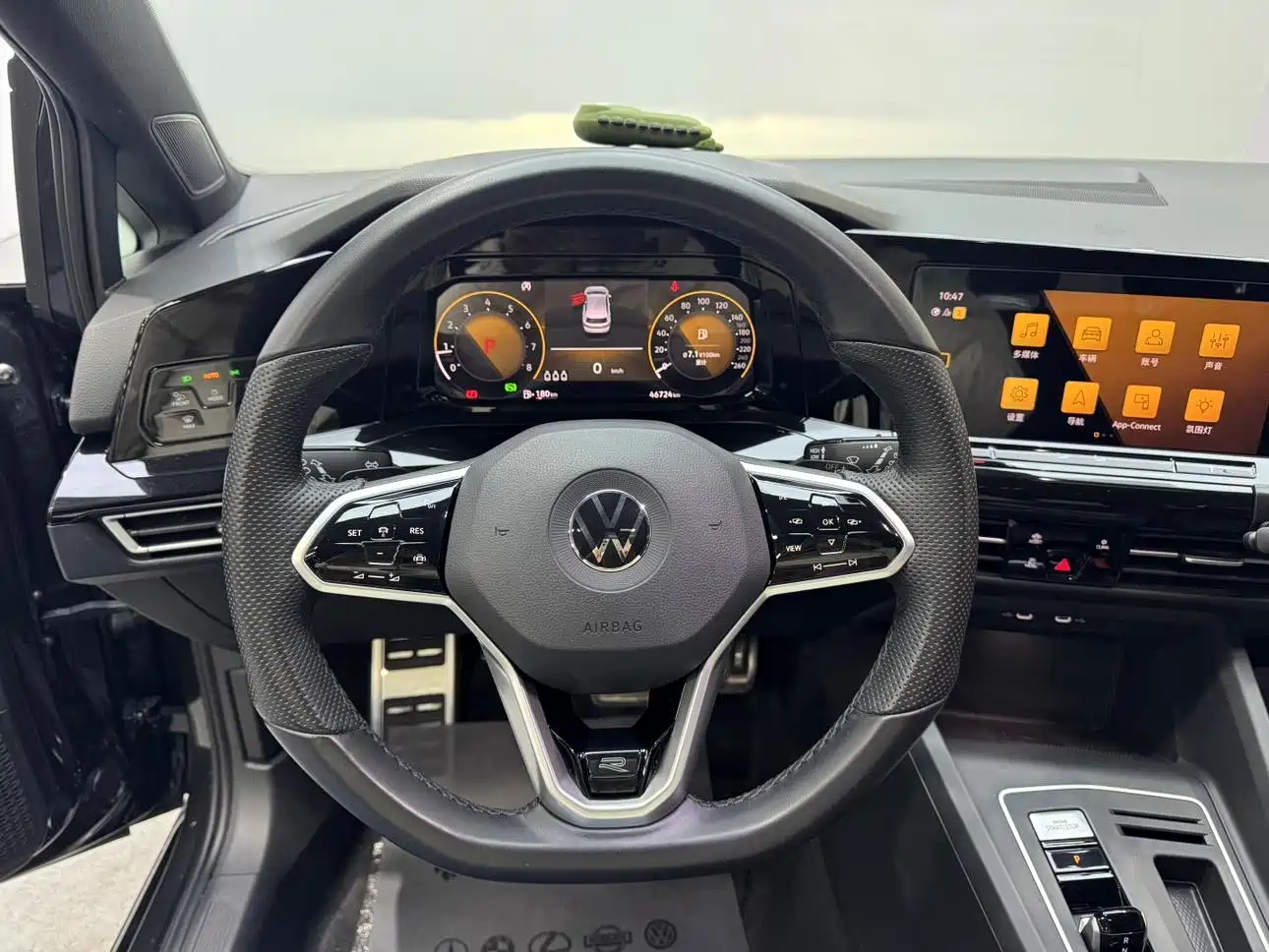 VOLKSWAGEN GOLF