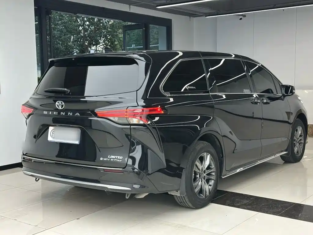 Photo 13 - Toyota Sienna