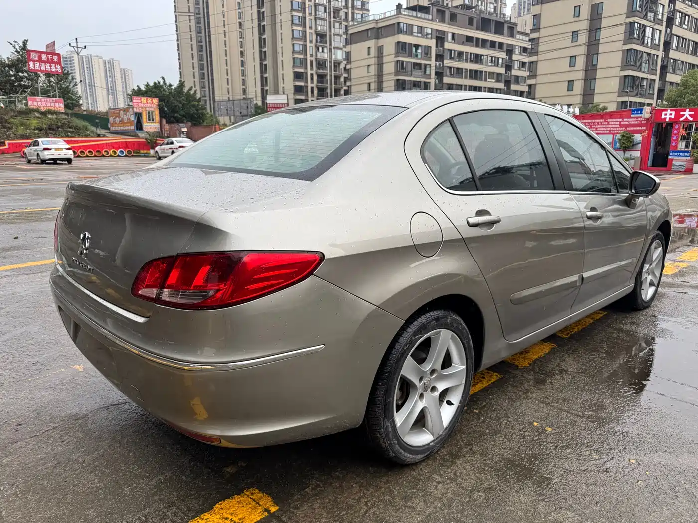 Peugeot 408 2011 2.0L Automatic Comfort Edition фото 4