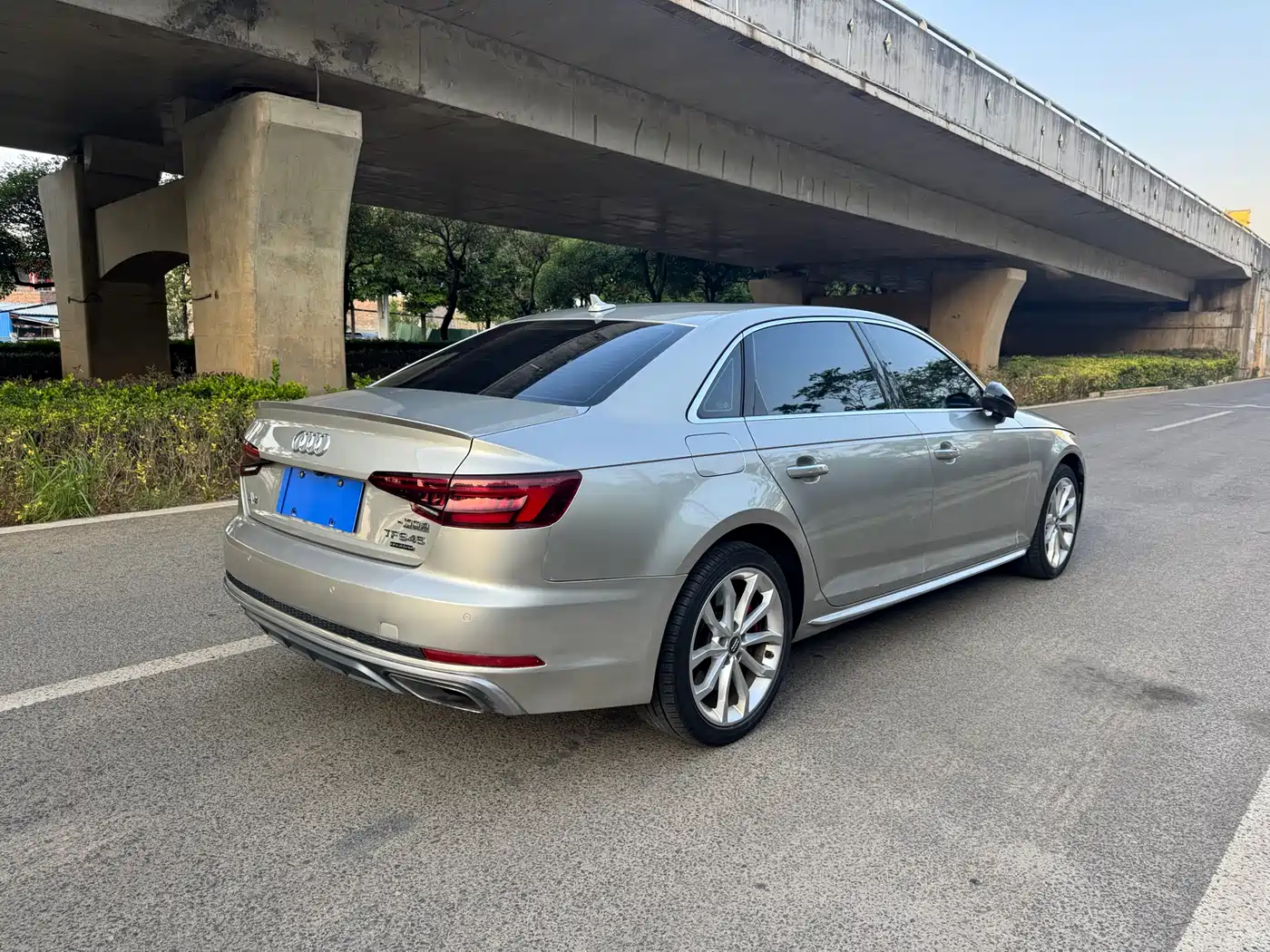 Audi A4L 2019 45 TFSI quattro Personality Sport (China V) фото 2