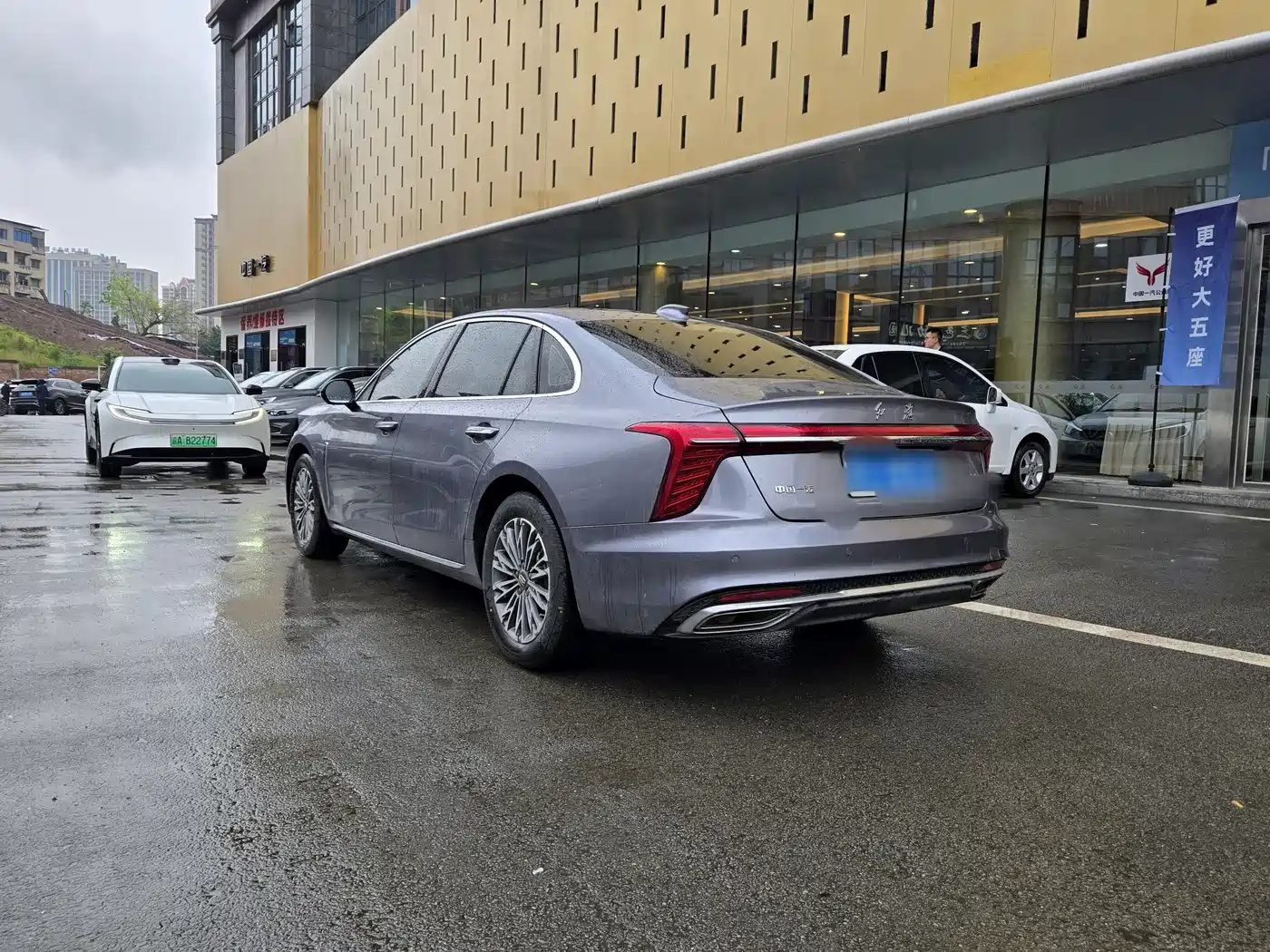 Hongqi H5 2025 1.5T DCT Flag Rhythm 500,000 Units Memorial Edition фото 5