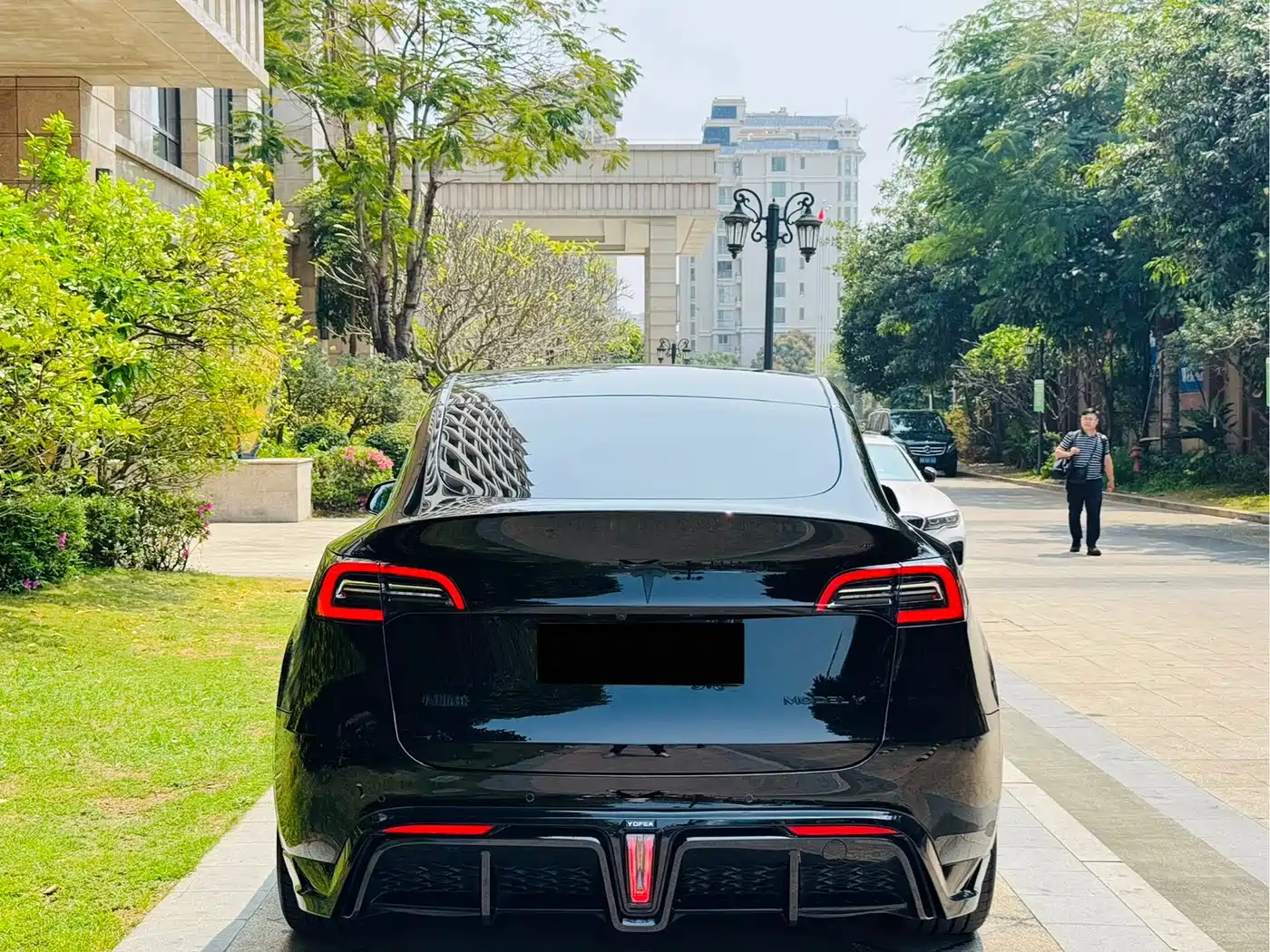 TESLA MODEL Y