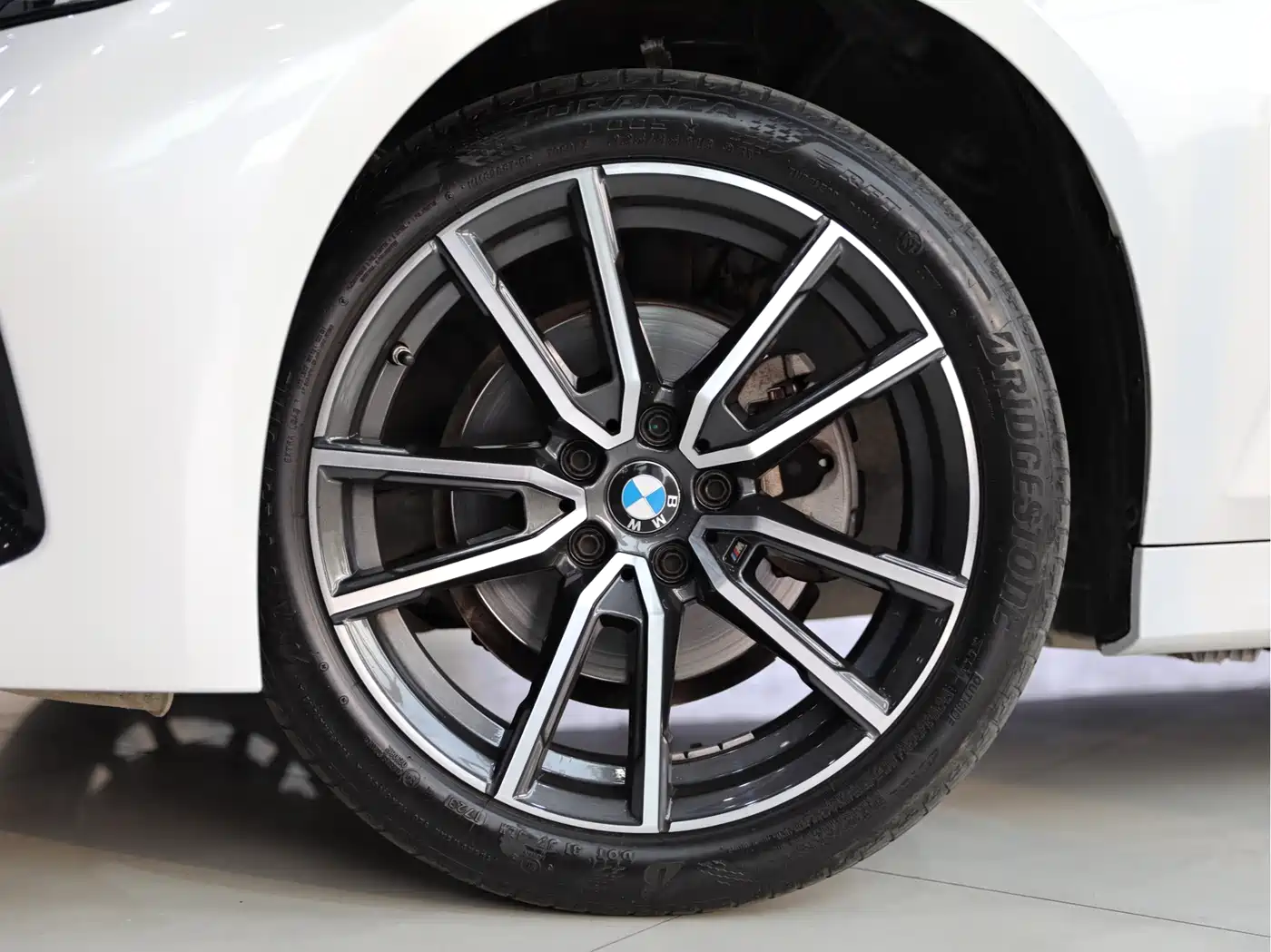 BMW 3 Series 2023 320Li M Sport Package фото 4