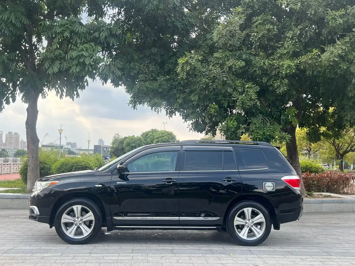 Toyota Highlander 2012 2.7L 2WD 7-Seater Luxury Edition фото 11