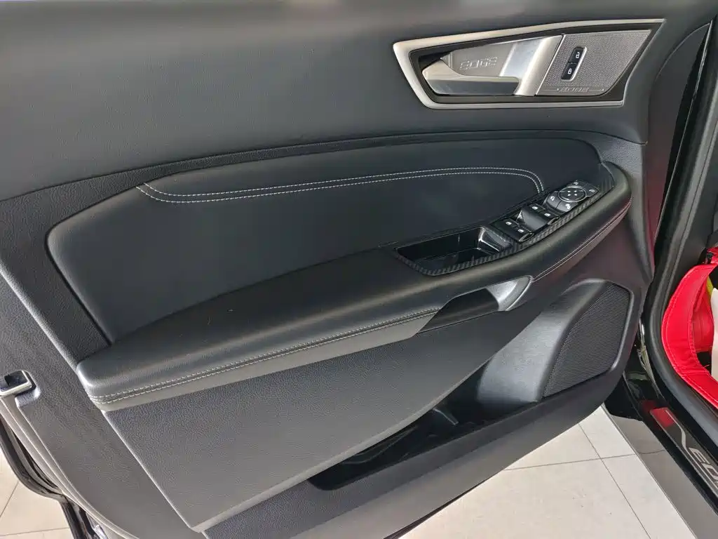 Фото 14 - Ford Edge