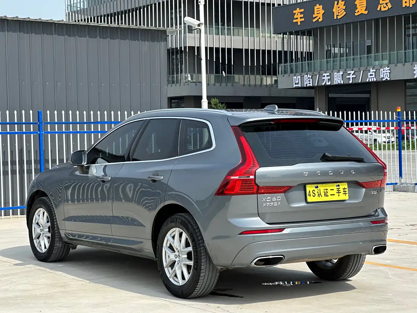 Фото 21 - Volvo XC60