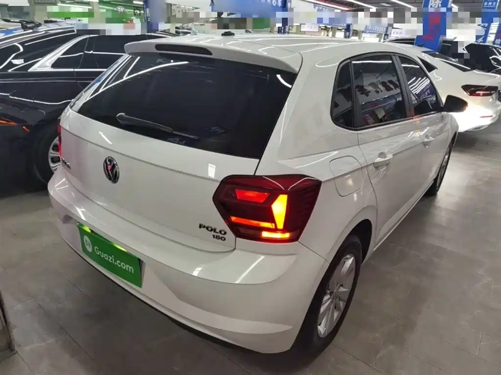 Volkswagen Polo 2019 Plus 1.5L Automatic Panorama Enjoyment Edition фото 6