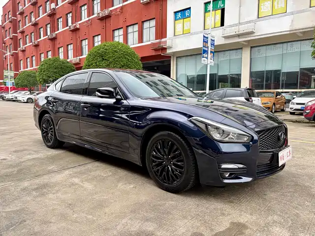 Infiniti Q70 2017 Q70L 2.5L Enjoyment Edition — фото 3
