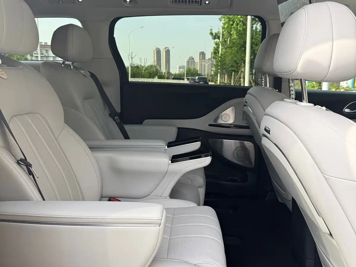 Voyah Auto Voyah Dreamer 2025 PHEV AWD Flagship Qian Kun Edition фото 9