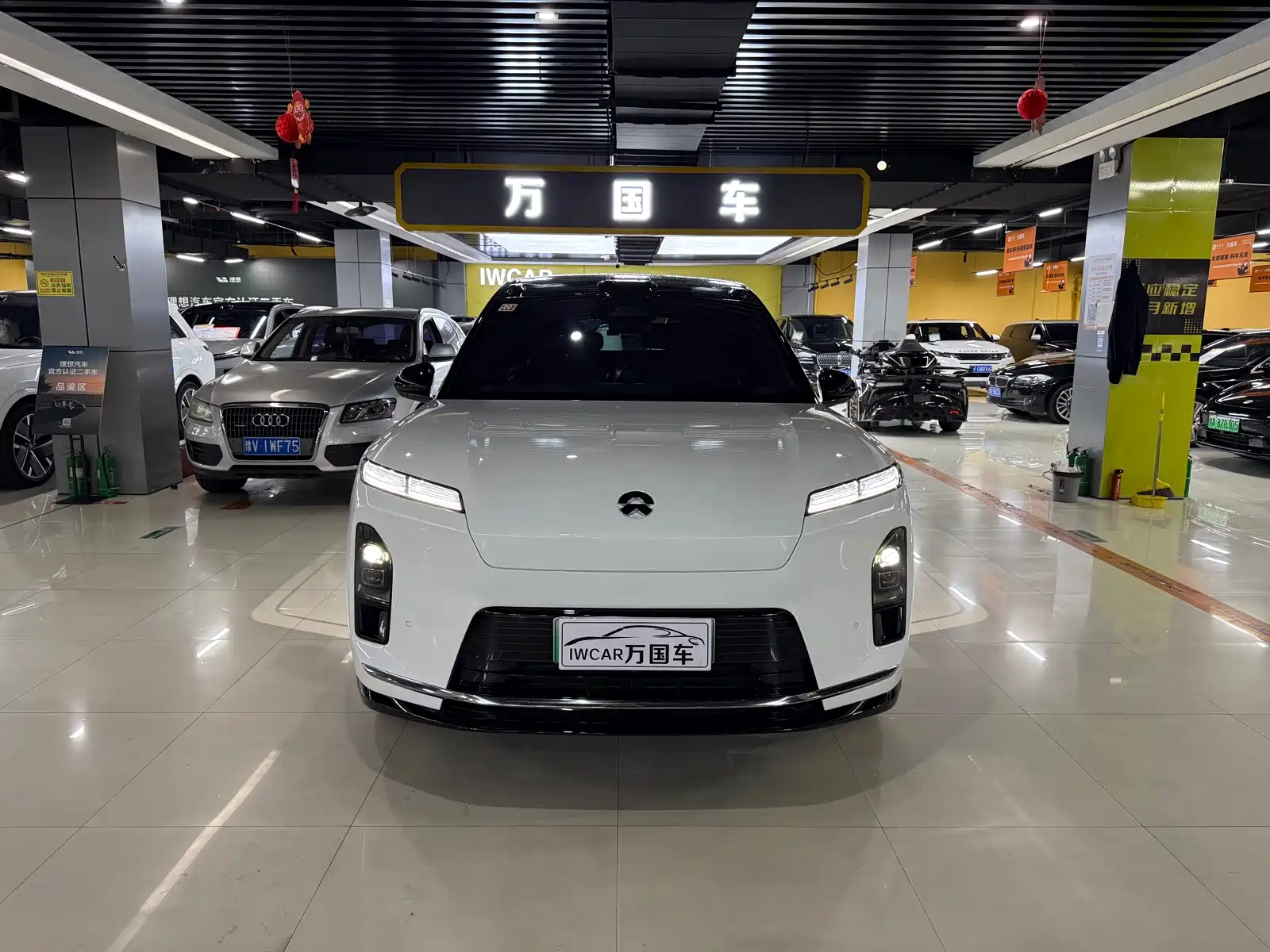 Фото 1 - NIO ES8