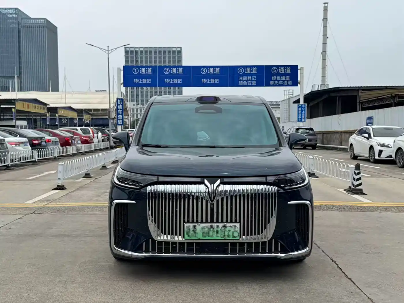 Voyah Auto Voyah Dreamer 2025 PHEV AWD Flagship Qian Kun Edition фото 2