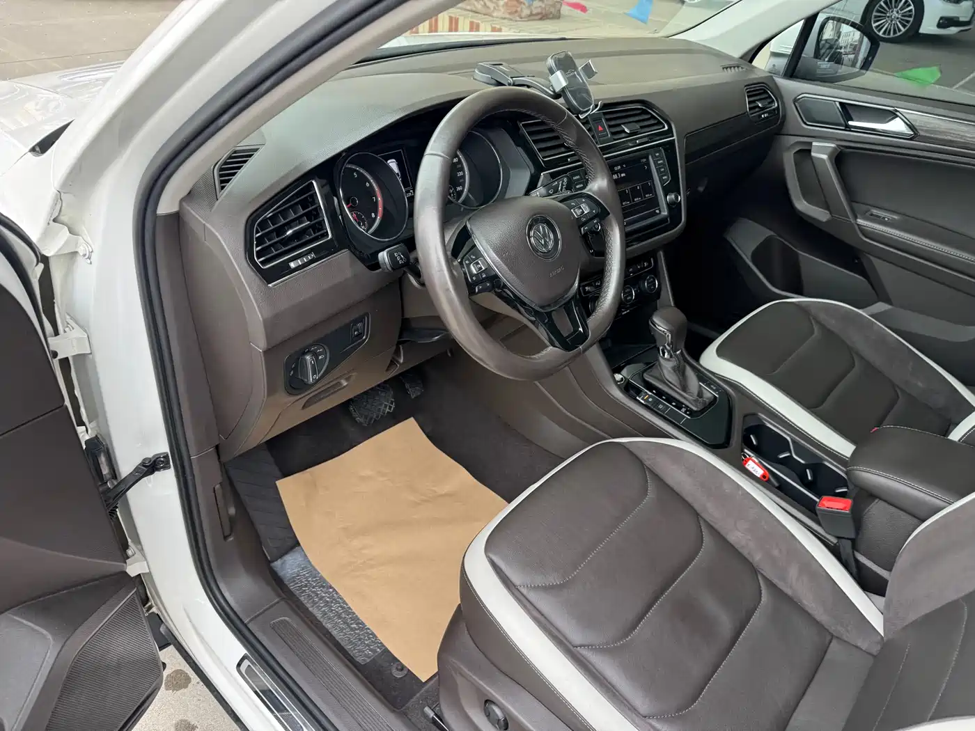 Volkswagen Tiguan L 2017 330TSI Automatic 2WD Luxury Edition фото 6