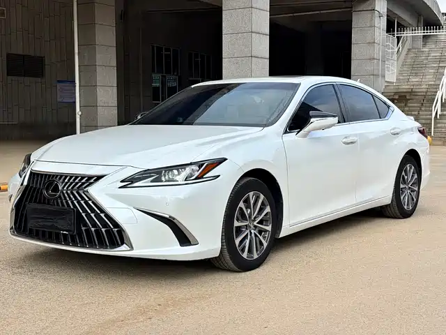 Lexus ES 2024