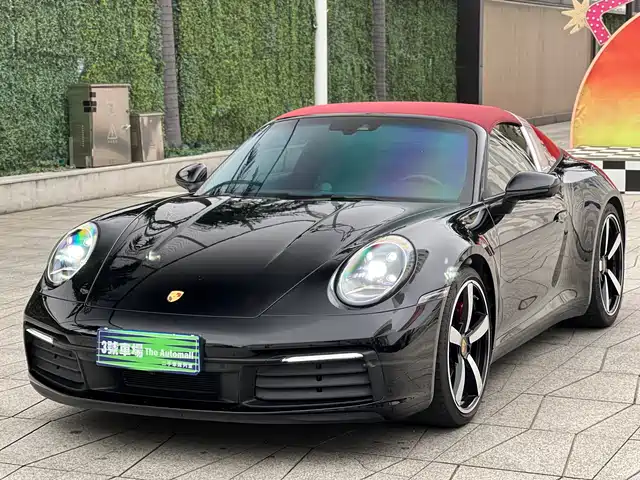 PORSCHE 911