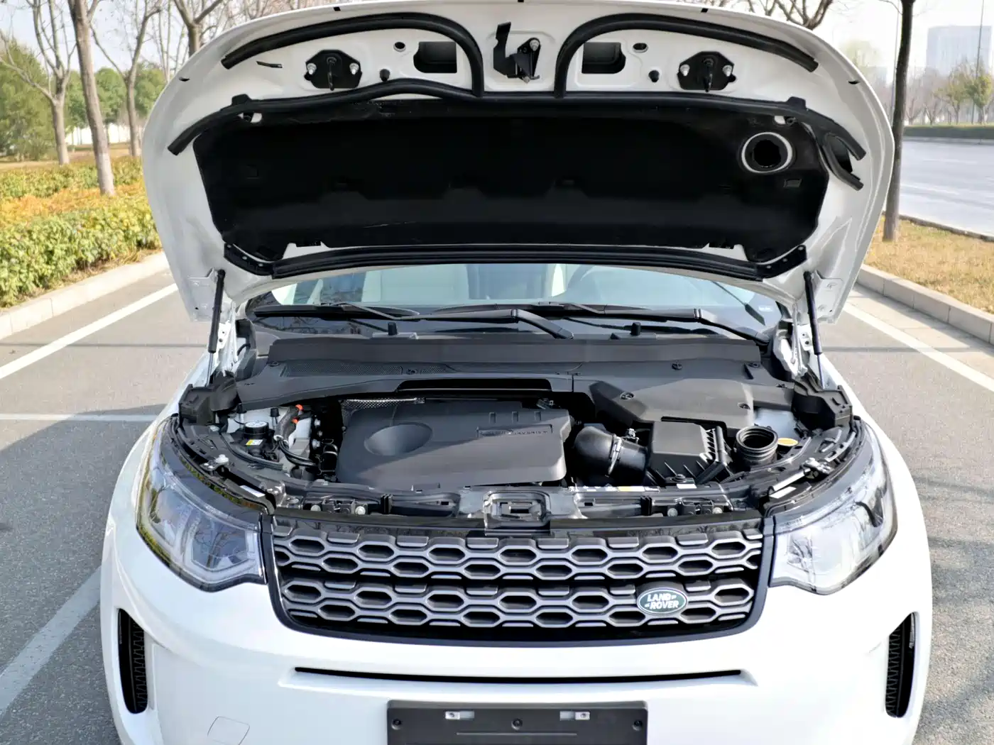 LAND ROVER DISCOVER NEW ENERGY SOURCES FOR SPORTS