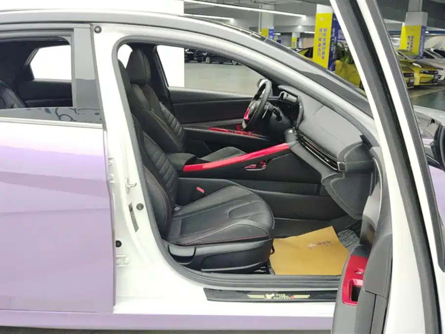 Hyundai Elantra 2022 240TGDi DCT LUX Premium Edition фото 8