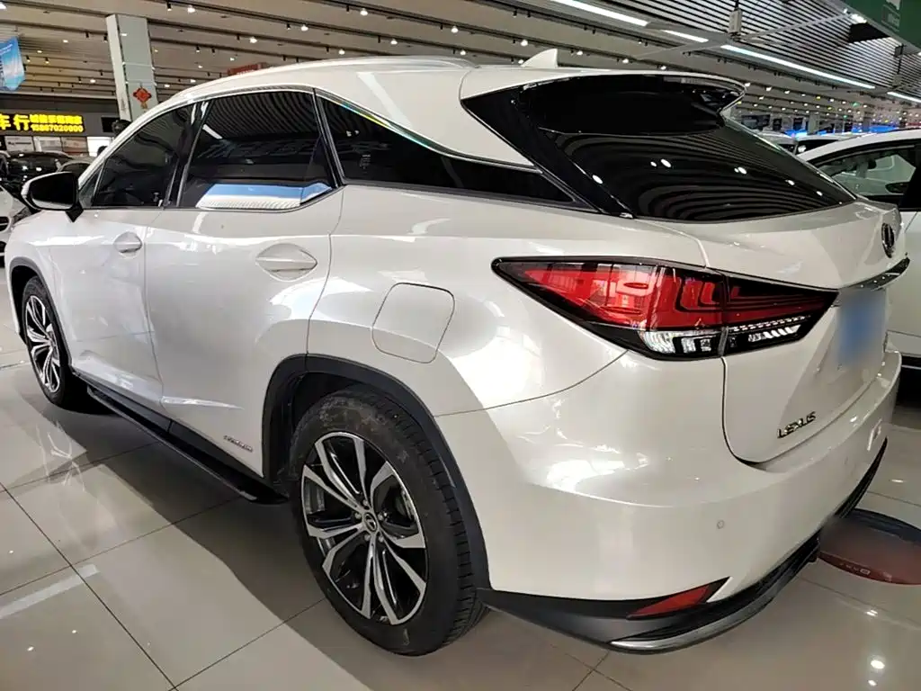 Фото 5 - Lexus RX