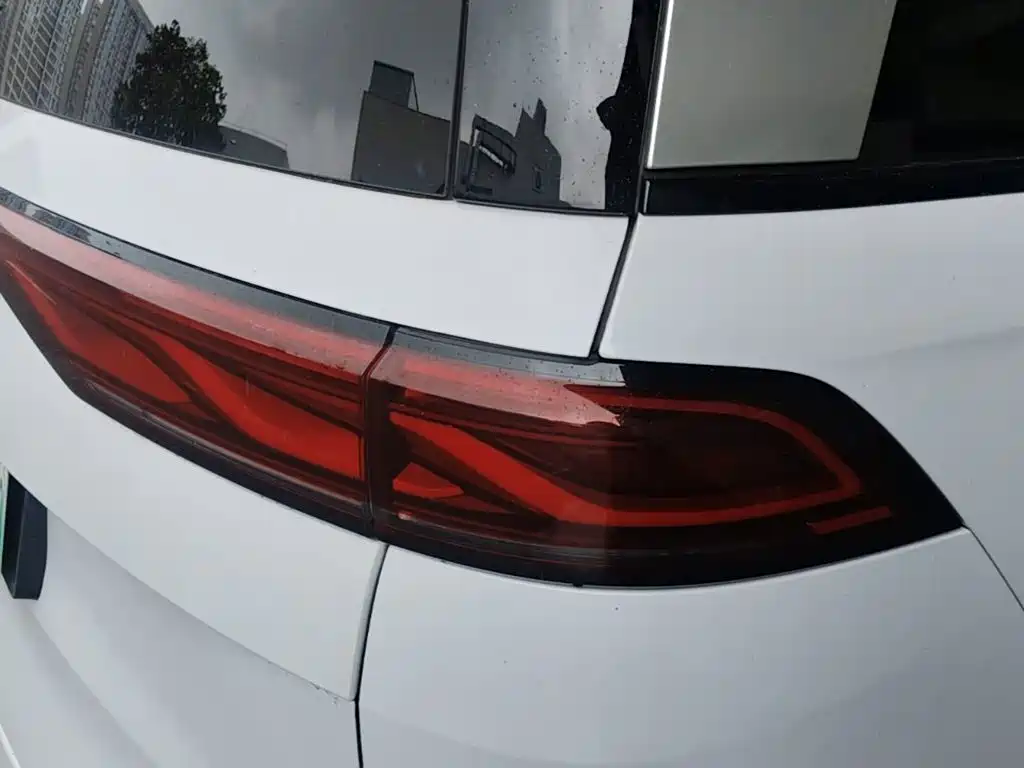 BYD Xia 2025 2025 DM-i 1.5T 180km Surpass Edition