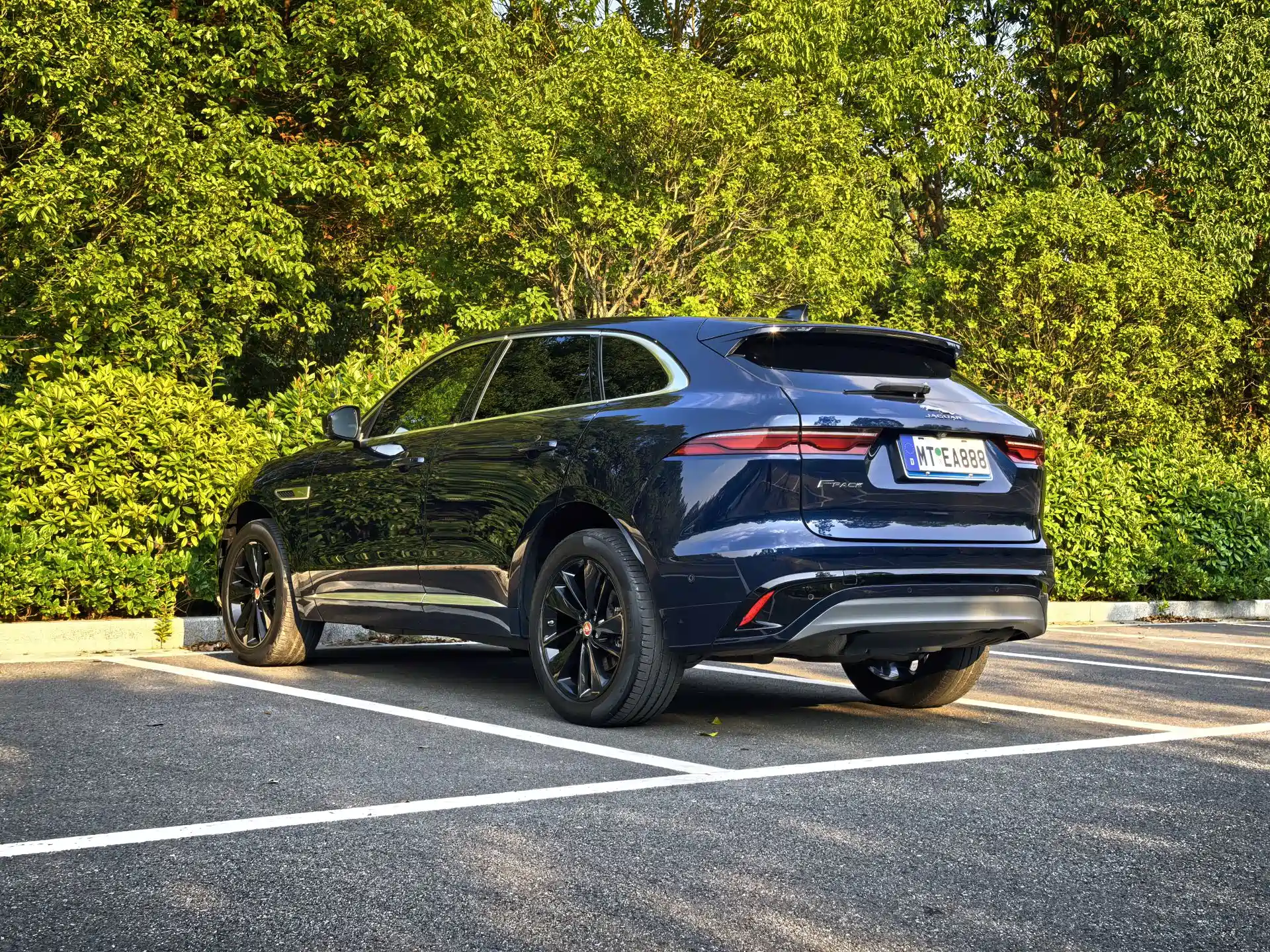 Photo 8 - Jaguar F-PACE