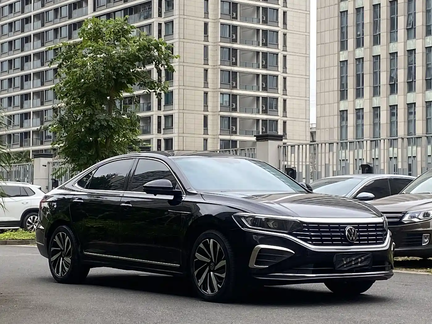 Volkswagen Passat 2024 380TSI Elite Edition фото 3