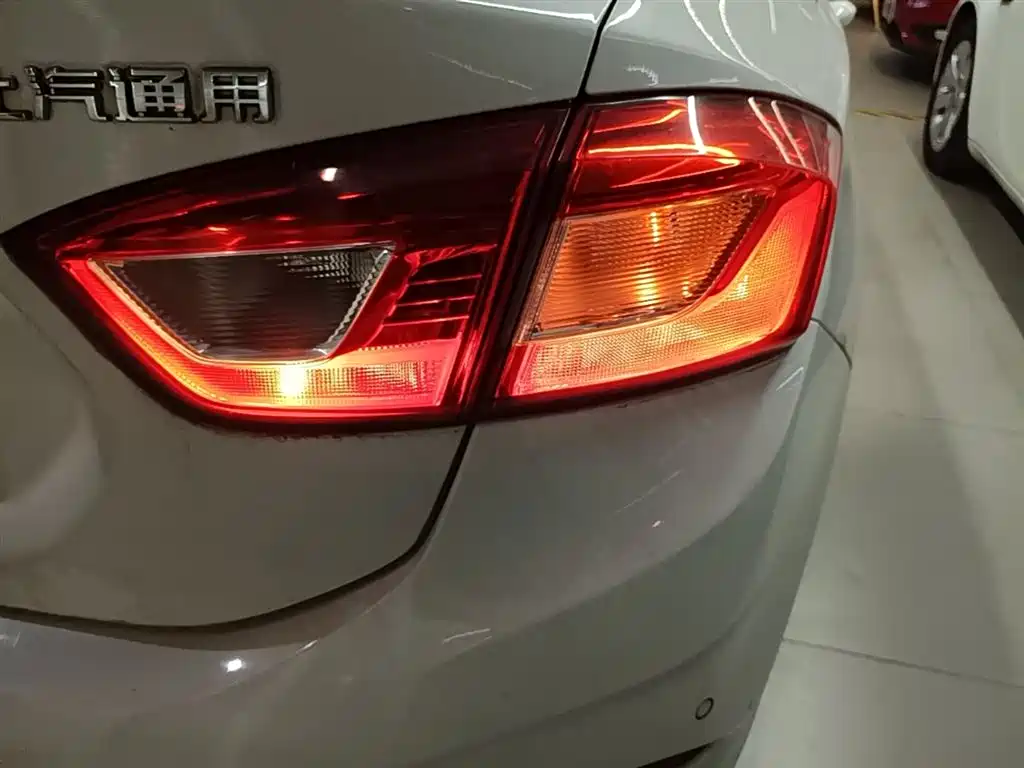 Chevrolet Cruze 2017 1.5L Manual Stylish фото 8