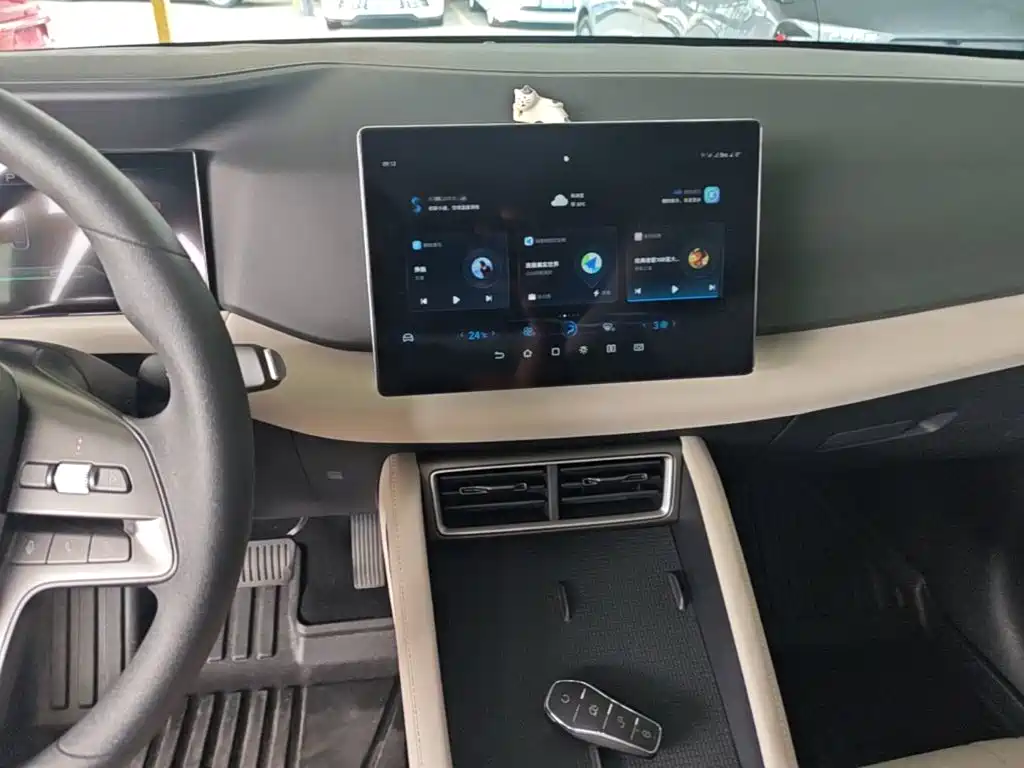BYD Yuan UP 2025 2025 Model 301KM Navigator
