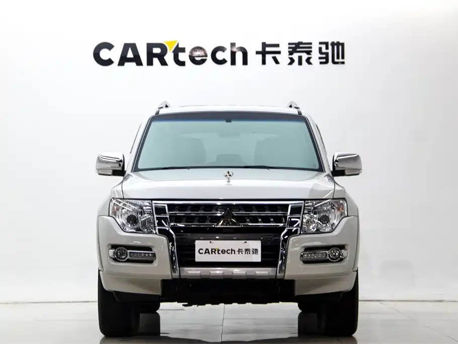 Mitsubishi Pajero (Import) 2020 3.0L Automatic Standard Edition фото 2