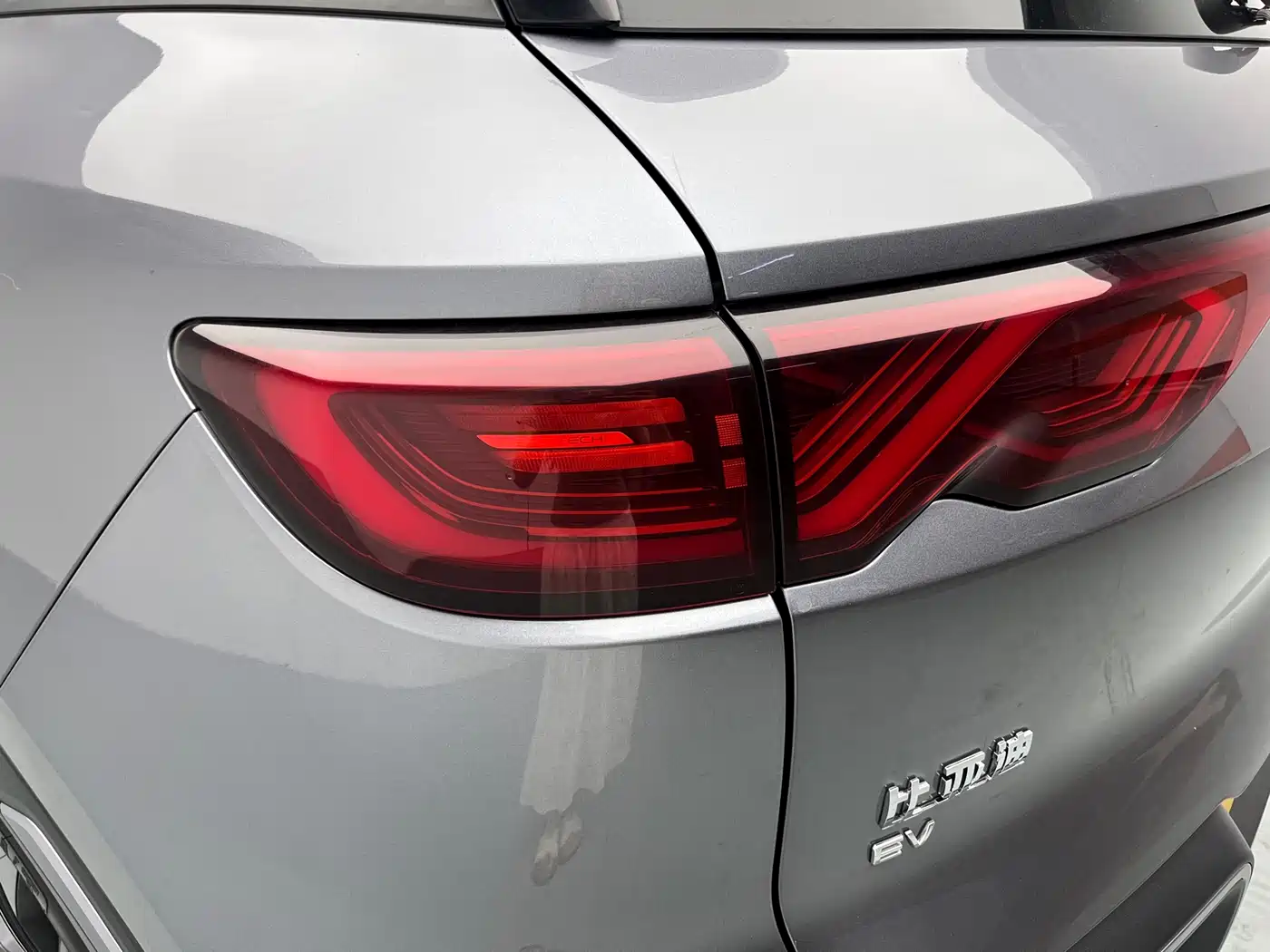 BYD Yuan UP 2024 401KM Surpass Edition фото 8