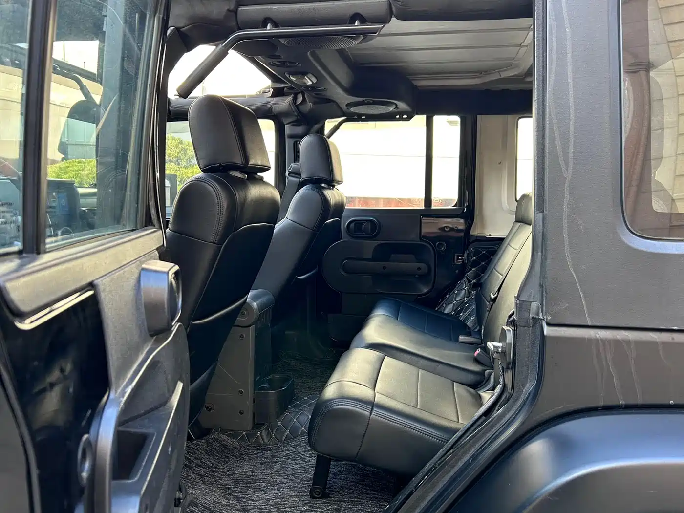 Photo 13 - Jeep Wrangler
