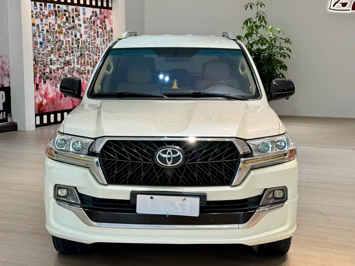 Toyota Land Cruiser (Import) 2017