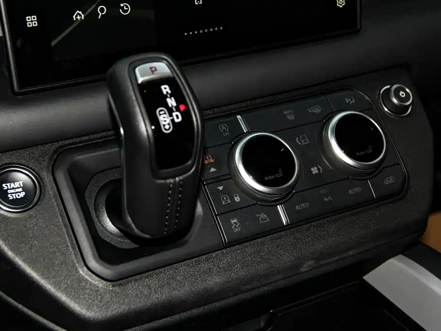Land Rover Defender 2025 110 3.0T P400 -Dynamic HSE фото 21