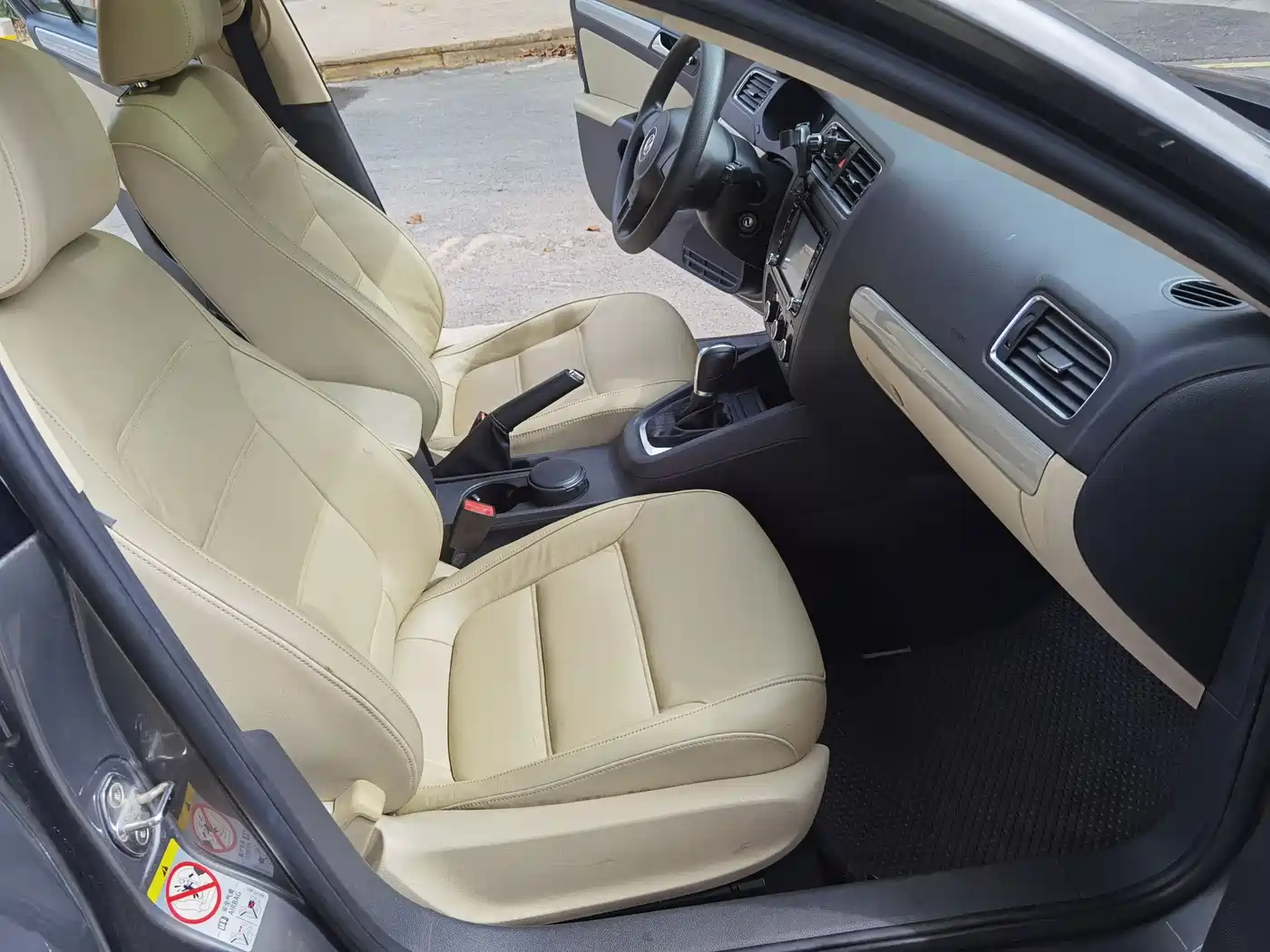 Volkswagen Sagitar 2012 Model 1.6L Automatic Fashion фото 12