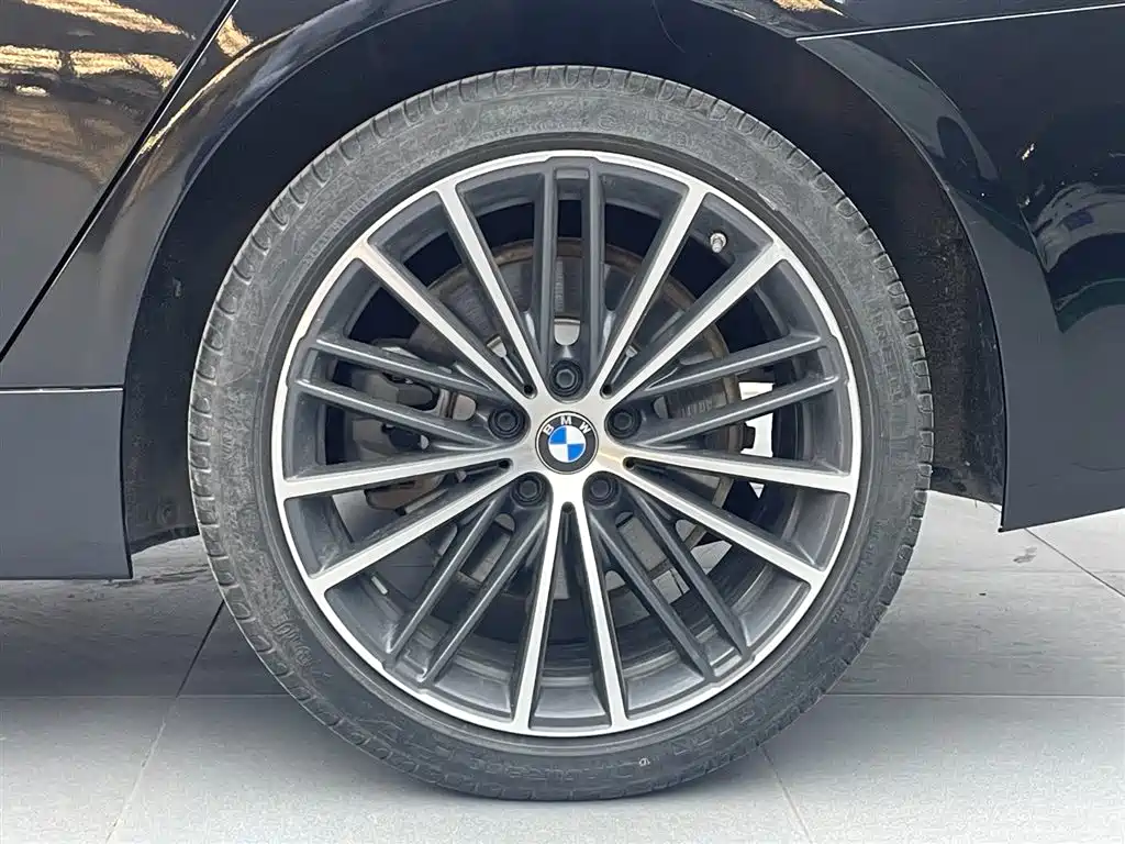 صورة 18 - BMW 5 Series