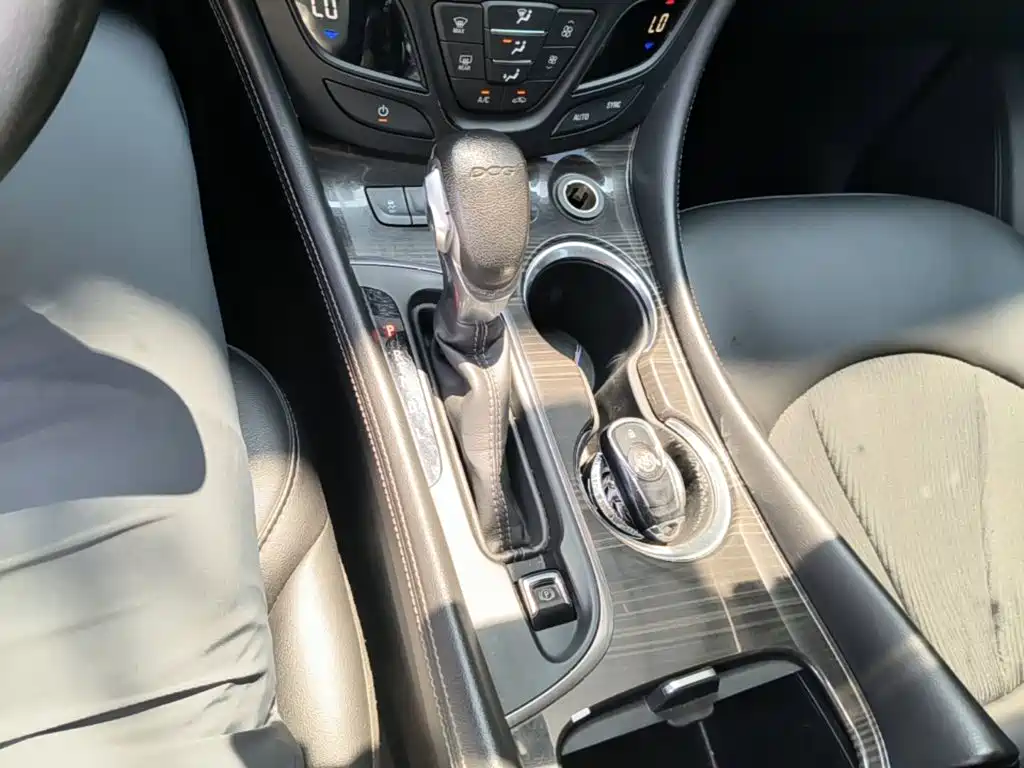 Фото 6 - Buick Envision Plus