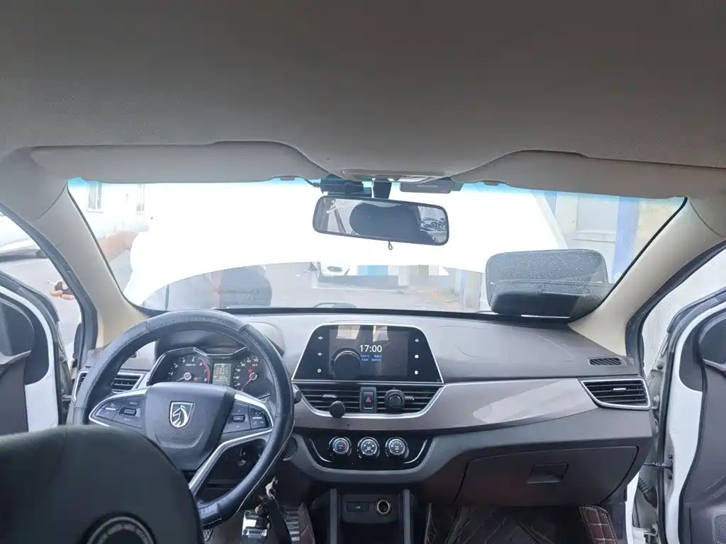 Baojun 310W 2018 2017 1.5L Manual Fashion China VI