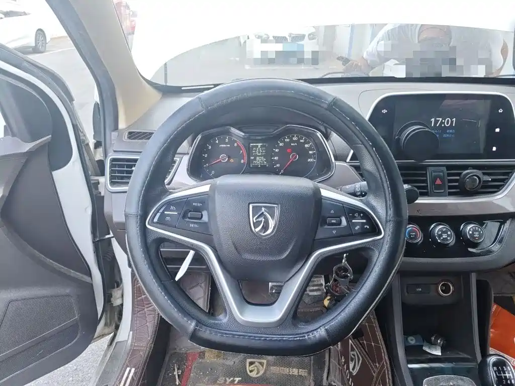 Baojun 310W 2018 2017 1.5L Manual Fashion China VI