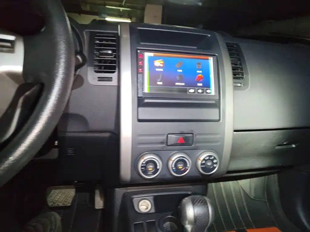 Dongfeng Fengdu MX6 2015 2015 2.0L CVT 2WD Excellence
