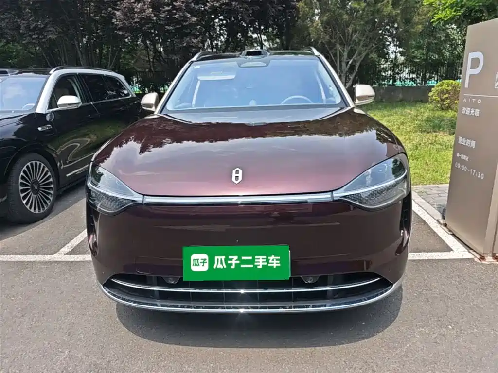 AITO Wenjie AITO M9 2025 Extended Range Ultra 52kWh 5-Seater фото 5