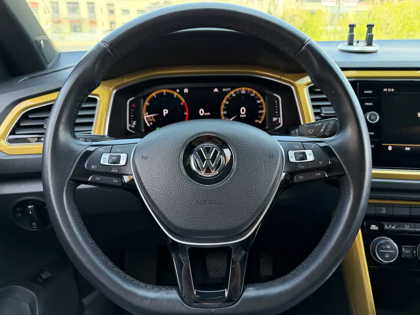 VOLKSWAGEN T ROC EXPLORING SONGS