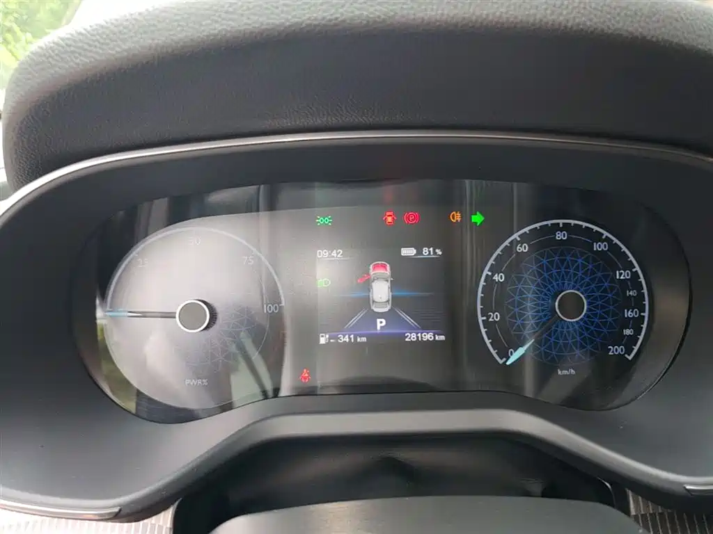 Hongqi E-QM5 2022 431km Charging Enjoyment Edition фото 12