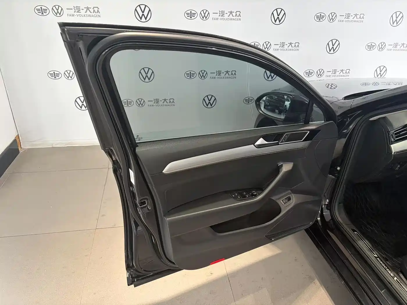 Volkswagen Magotan 2018 330TSI DSG Leading фото 11